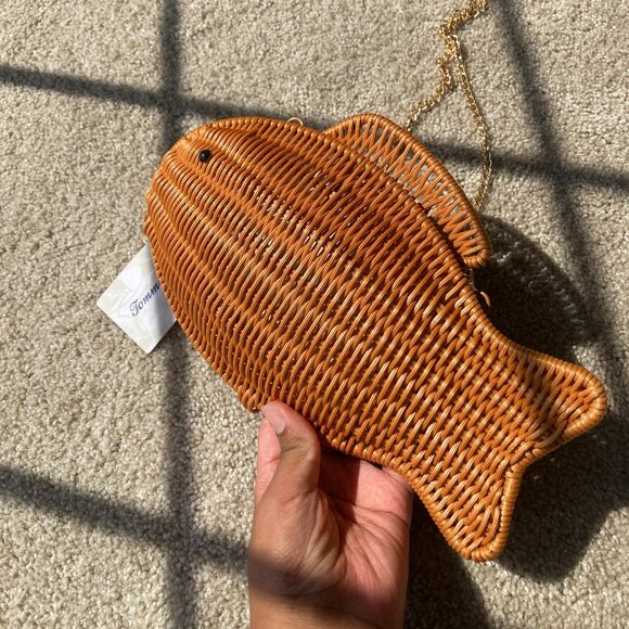 Tommy Bahama Handbags - Tommy Bahama Rattan Gold Fish Bag